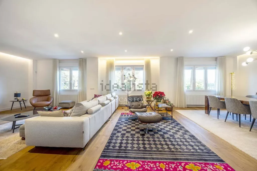 Piso señorial frente a los Jardines del Turia con vistas al Palau de la Música